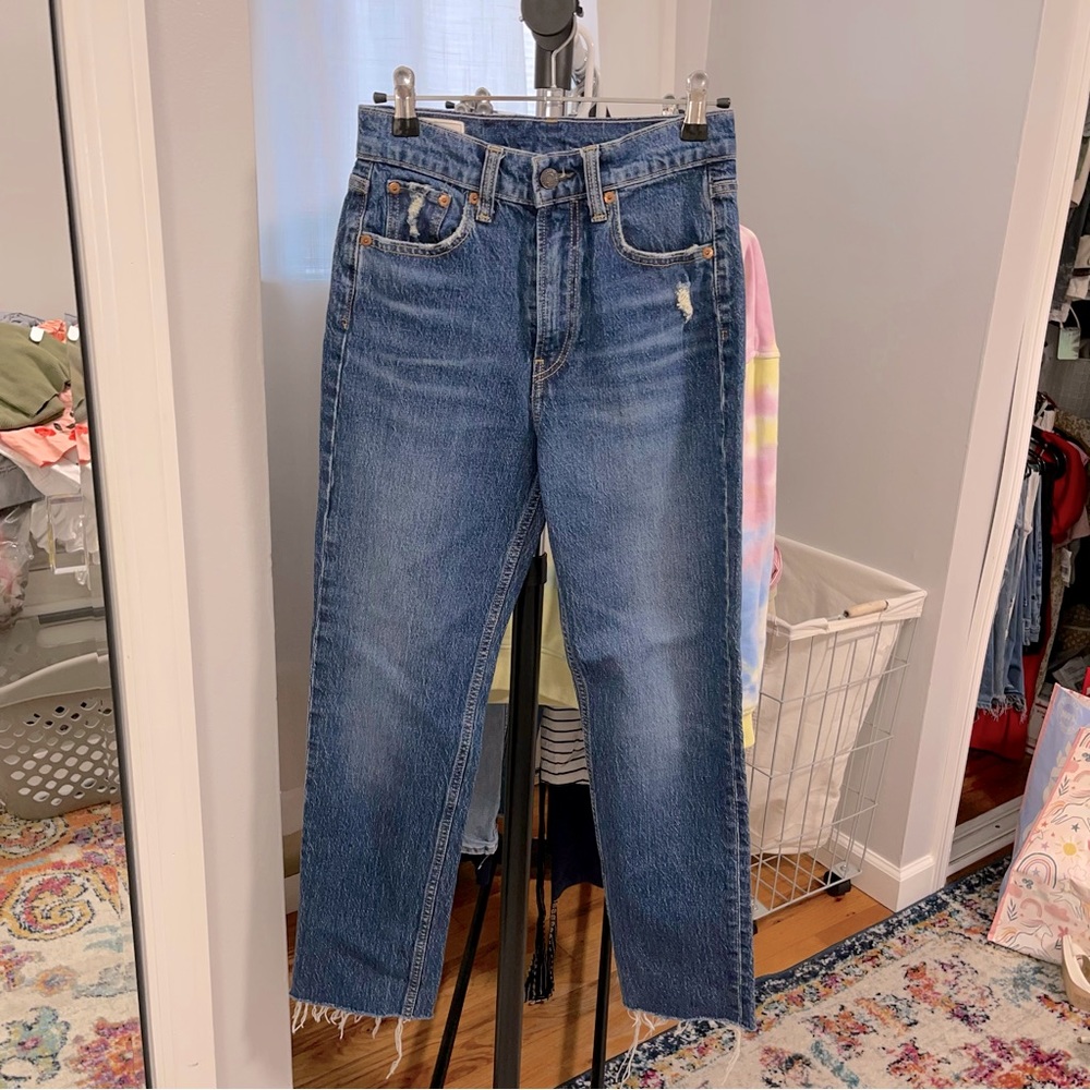 NWOT - GAP Straight Jean